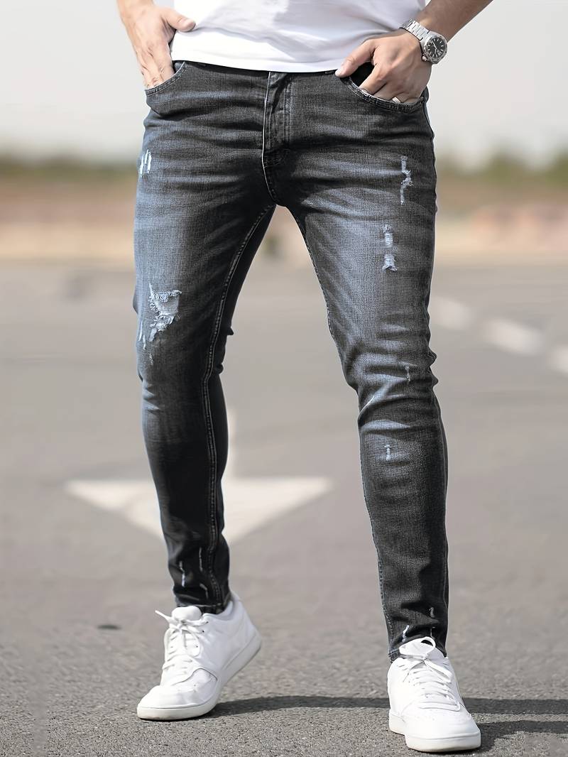 Pantalon slim-fit homme, jean moderne en denim stretch, idéal pour toute occasion.