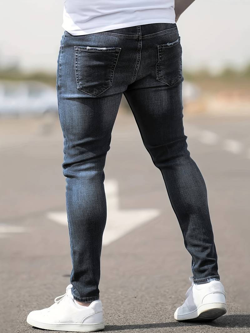 Style urbain avec ce jean slim-fit stretch pour homme, confort et tendance.