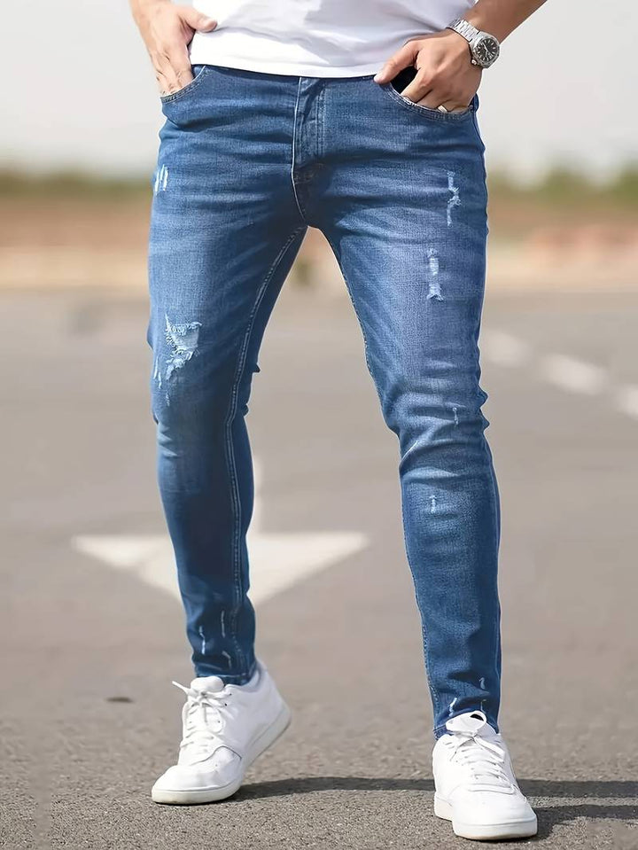 Jean slim-fit homme, coupe fuselée, denim stretch pour un maximum de confort.