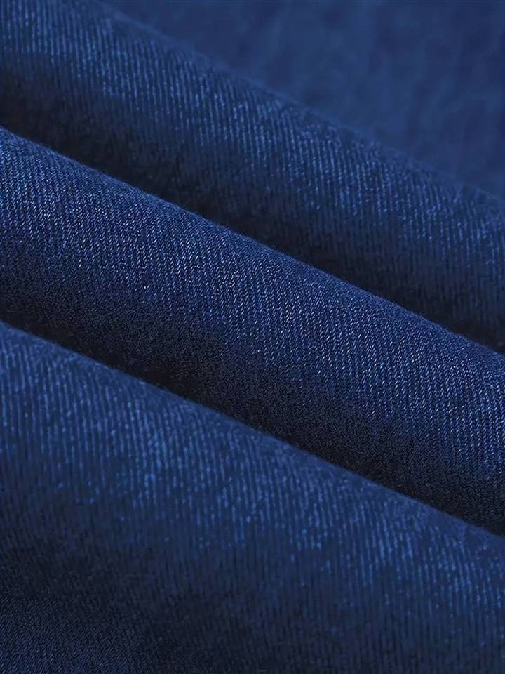 Jeans casual chic homme, slim-fit stretch, un indispensable du vestiaire moderne.