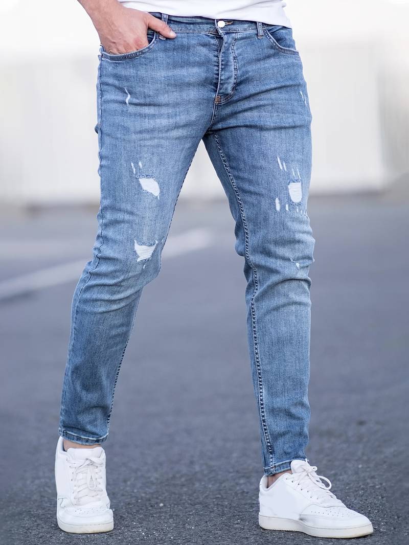 Jeans slim-fit homme, coupe ajustée, denim stretch, pour un look tendance et aisé.