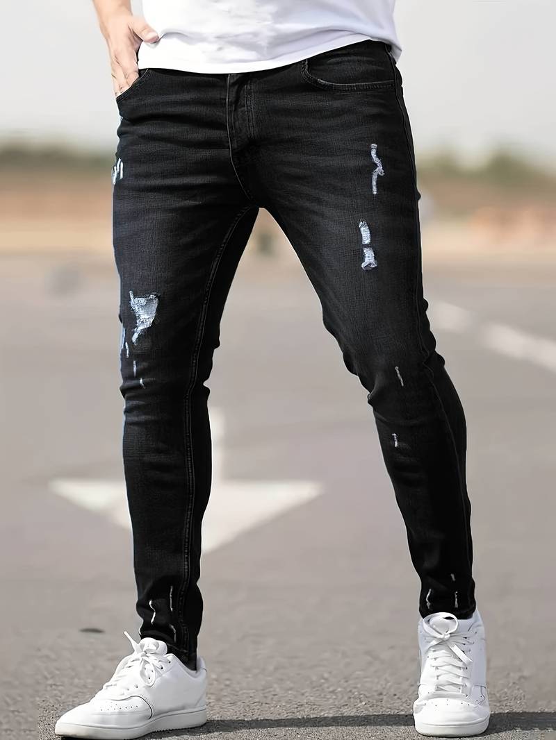 Silhouette d'homme en jean slim-fit stretch, alliant confort, modernité et décontraction.