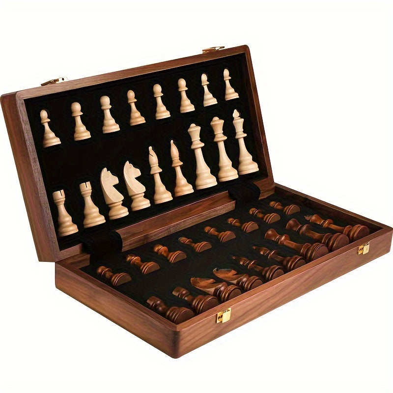 Partie d'échecs en cours sur plateau bois, soulignant la stratégie et la concentration. Parfait pour compétition.