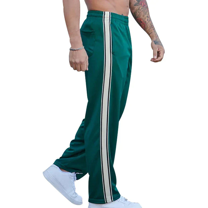Jogging homme coupe relax, confort ultime.  Modèle décontracté, idéal pour la détente.