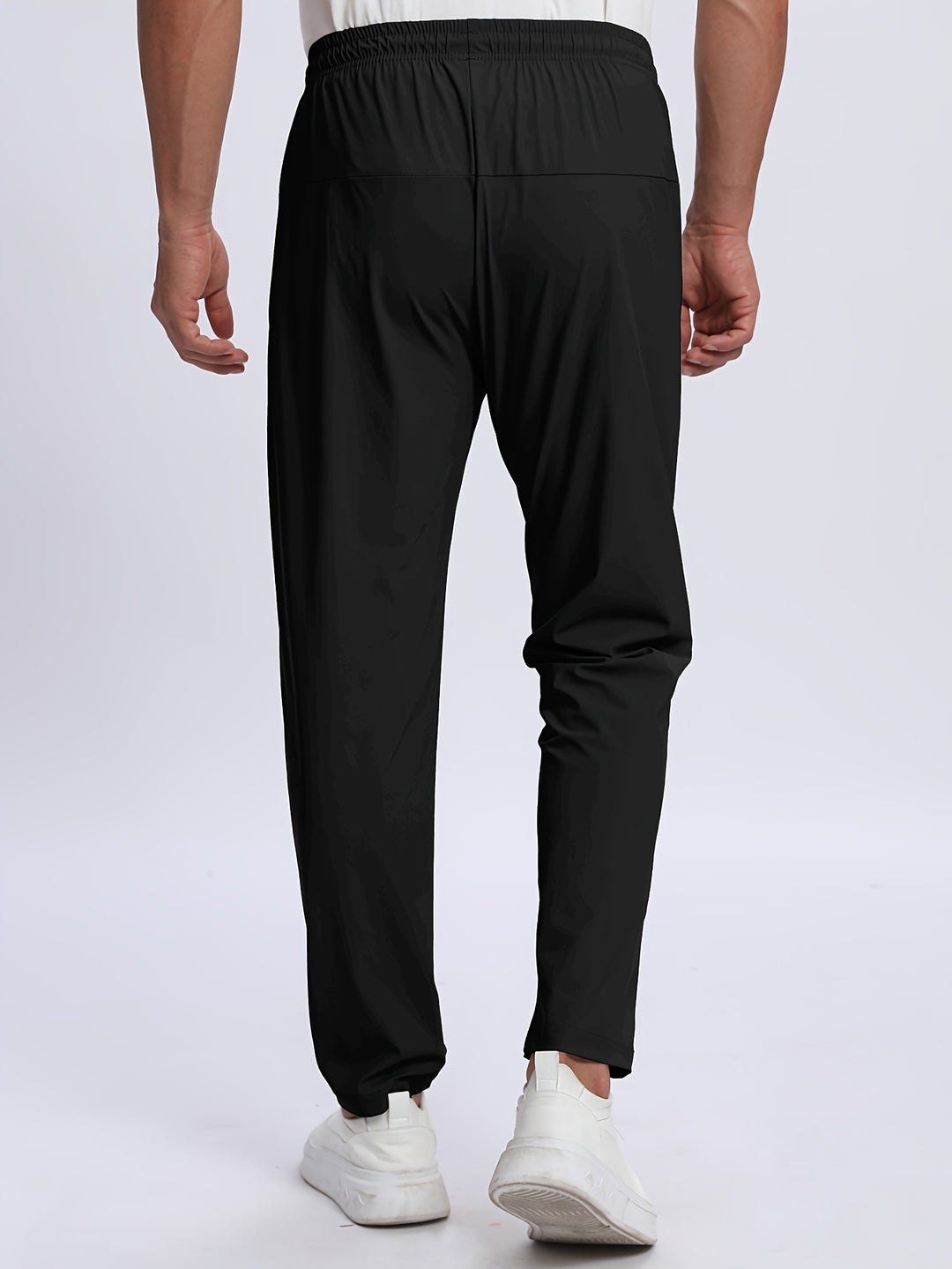 Jogging homme moderne et confortable, idéal pour la mode masculine décontractée printemps-été. Parfait pour les loisirs.