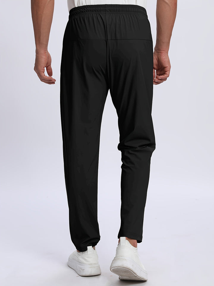 Jogging homme moderne et confortable, idéal pour la mode masculine décontractée printemps-été. Parfait pour les loisirs.