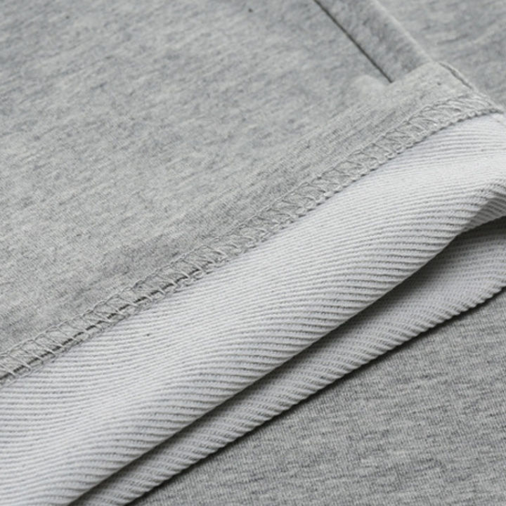 Pantalon de sport homme, coupe moderne et ajustée, idéal pour un confort durable.