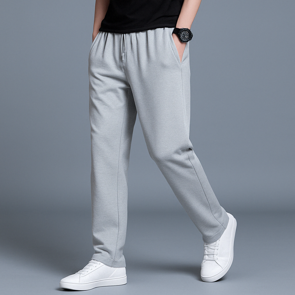Jogging streetwear homme gris, polyvalent, avec cordon de serrage pour un ajustement parfait.
