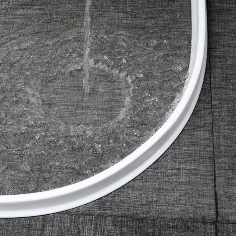 Joint silicone étanche pour douche. Barrière anti-fuite, installation facile.  Silicone flexible, auto-adhésif.