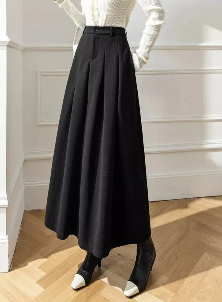 Jupe midi fluide pour femme, coupe intemporelle. Vêtement femme chic, parfait pour un style sophistiqué.