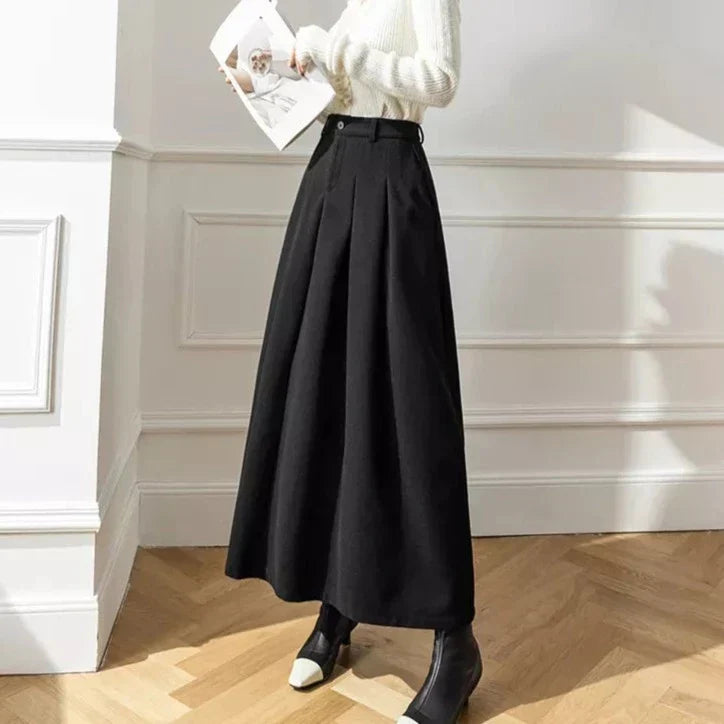 Jupe femme marron unie, design intemporel. Épousant la silhouette, look élégant et professionnel.