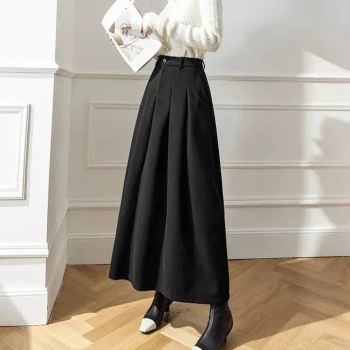 Jupe femme marron unie, design intemporel. Épousant la silhouette, look élégant et professionnel.