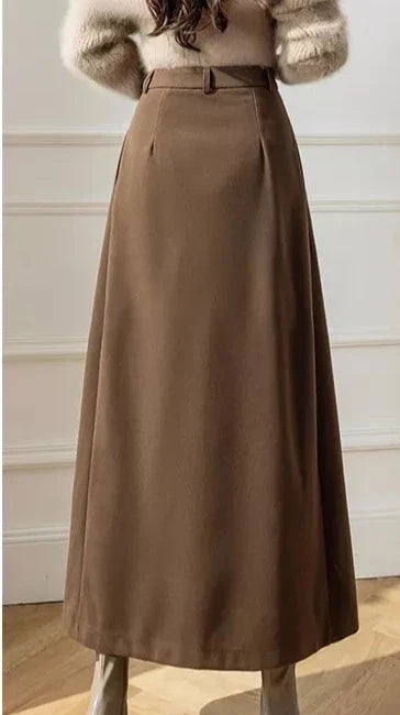 Jupe midi femme pour look élégant. Confortable et intemporelle, parfaite pour la mode professionnelle.