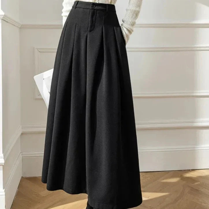 Jupe femme élégante en coton stretch, style classique. Idéale pour un confort chic et intemporel.