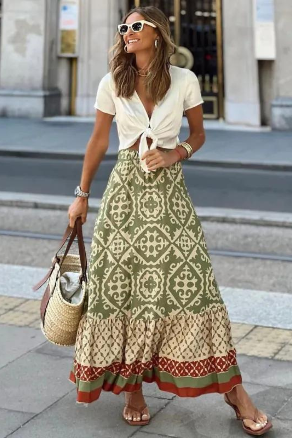 Jupe longue femme Orla en coton, détails de broderie et dentelle. Parfaite pour une mode estivale bohème.