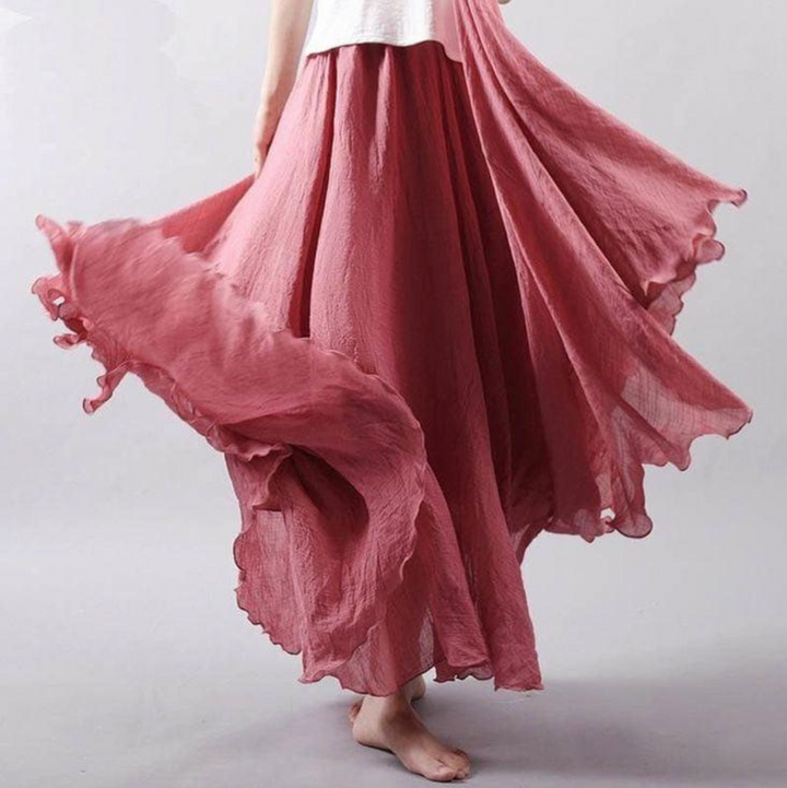 Magnifique jupe plissée Vera pour femme, coupe longue et fluide, pour un look bohème moderne.