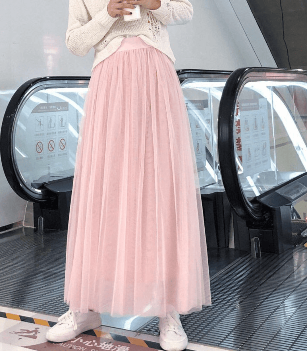 Jupe longue élégante et tendance pour femme, taille haute, idéale pour un style chic au quotidien.
