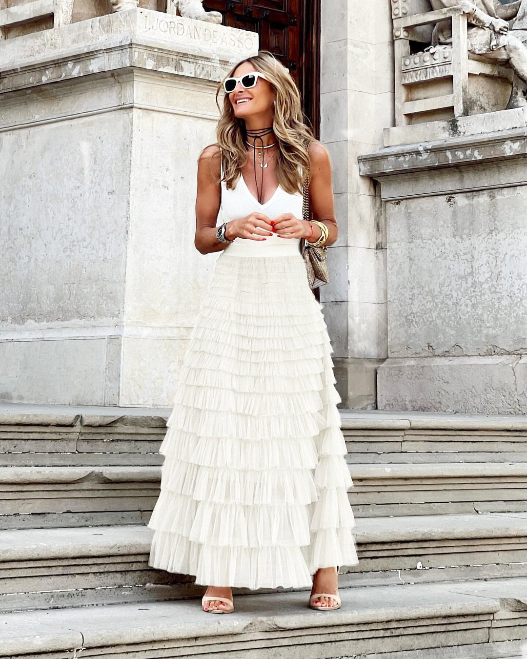 Confortable jupe longue femme avec taille élastique, style évasé fluide, idéale pour l'été décontracté chic.