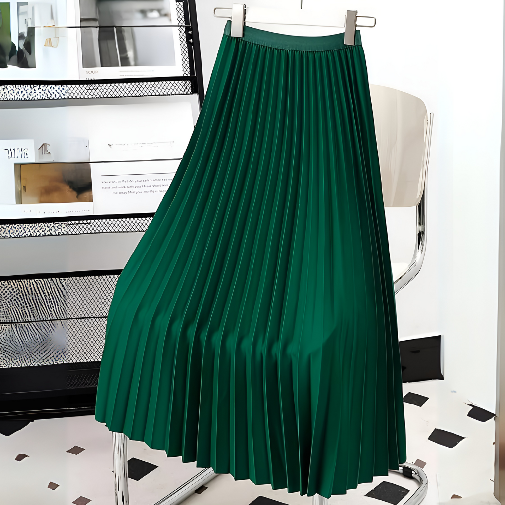 Jupe femme mode, plissée et fluide, taille haute. Coupe évasée pour une silhouette élégante et un confort optimal.