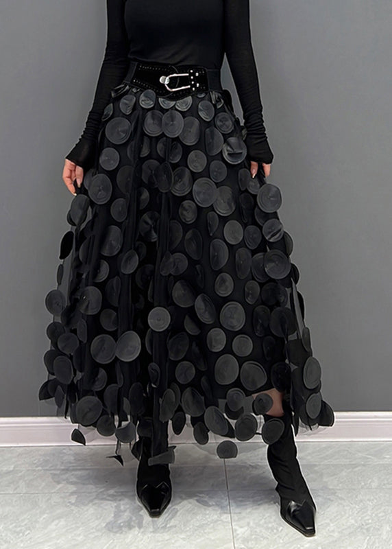 Jupe midi femme élégante en tulle à pois, silhouette gracieuse, parfaite pour le printemps-été.