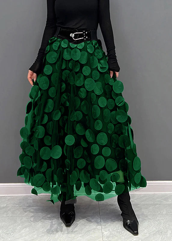 Jupe de soirée chic en tulle à pois, style patchwork moderne, pour une tenue féminine et sophistiquée.
