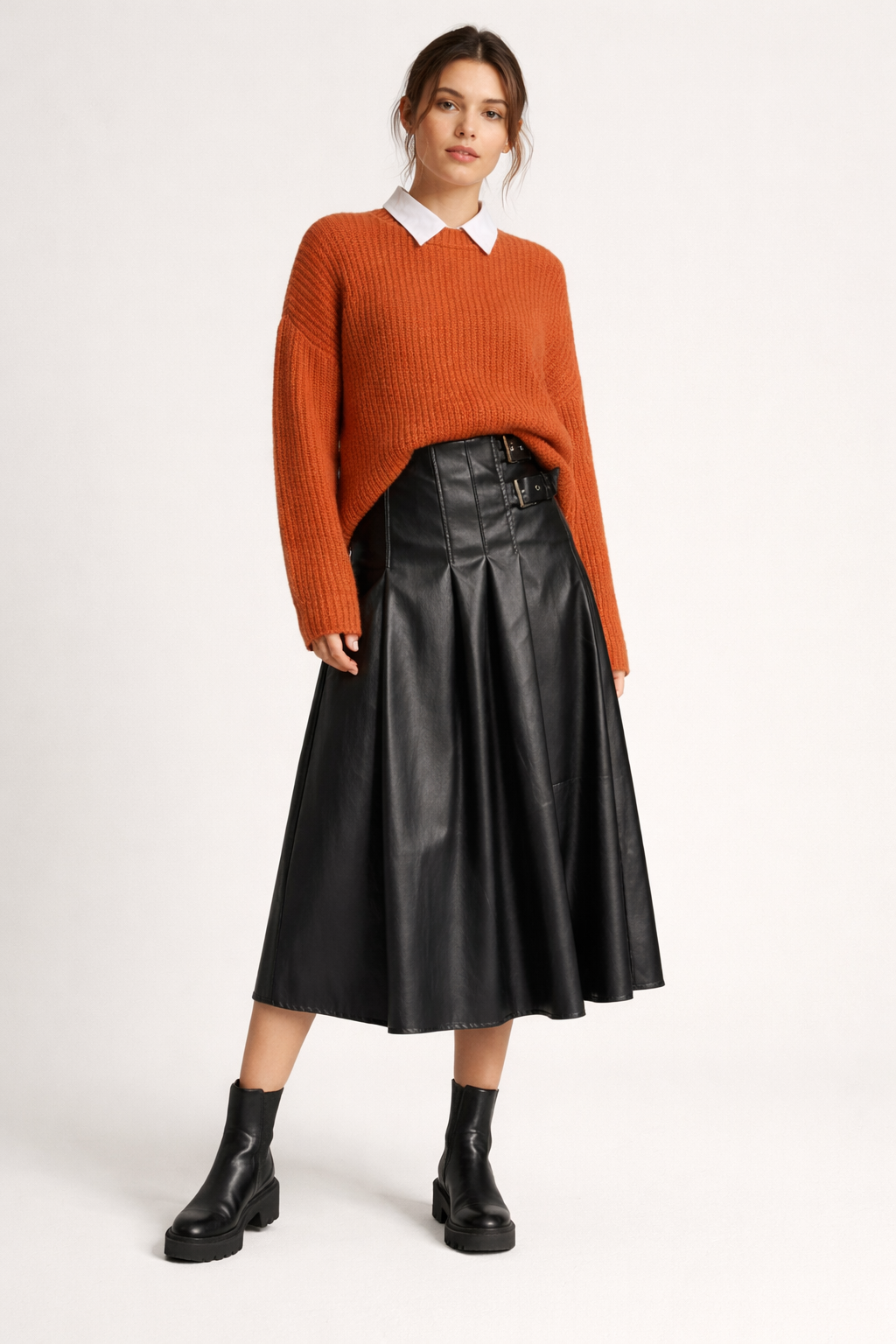 Jupe midi élégante femme effet cuir noir, style Valeria. Idéale pour un look tendance et sophistiqué.