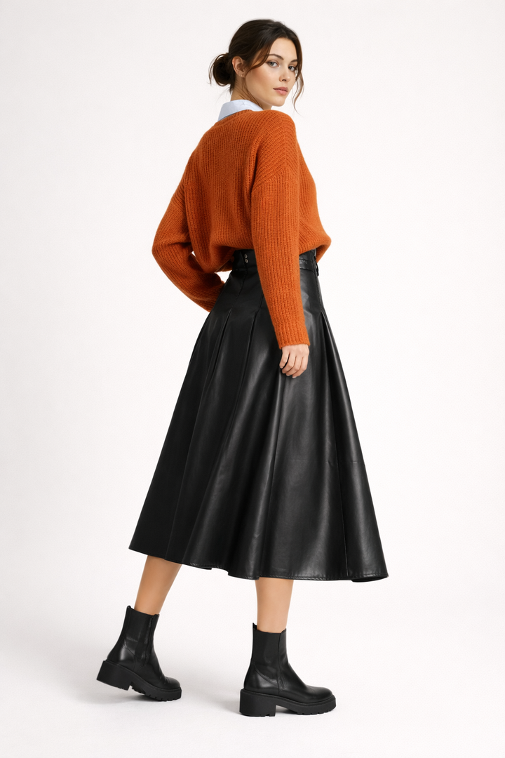 Jupe midi chic pour femme en similicuir, coupe moderne Valeria. Parfaite pour une allure élégante et mode.