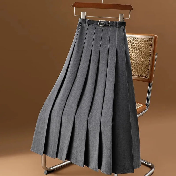 Jupe plissée midi élégante pour femme avec ceinture. Idéale pour un look chic et polyvalent.