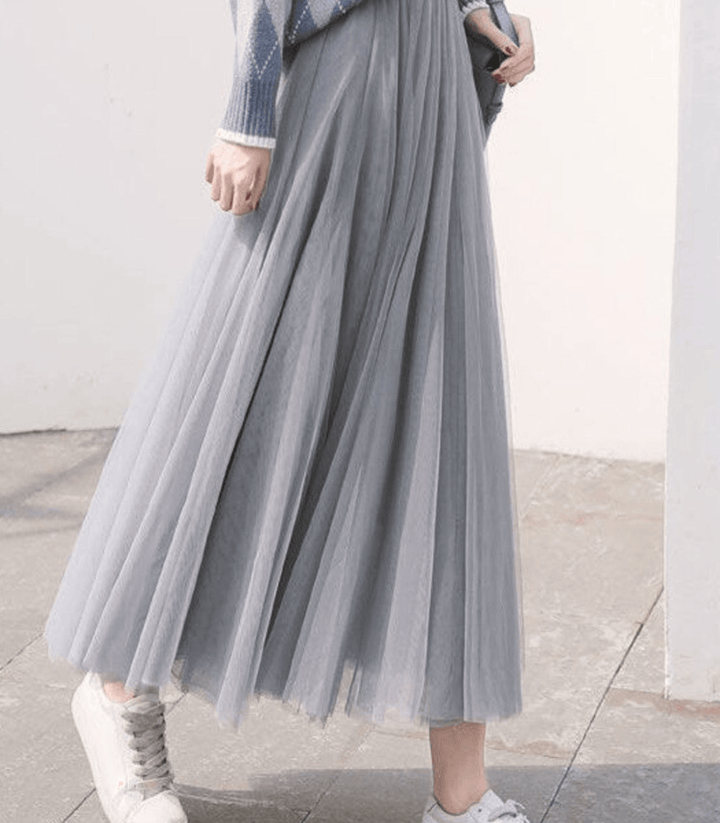 Jupe tulle taille haute, fluide et élégante.  Modèle léger et confortable, idéal pour diverses occasions.