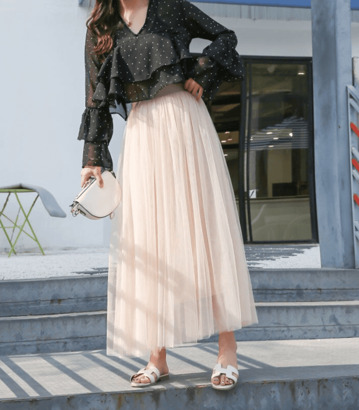 Jupe tulle taille haute, fluide et élégante.  Modèle léger et confortable, idéal pour diverses occasions.