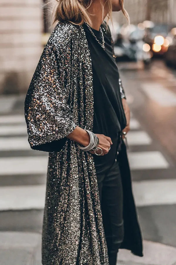 Kimono femme à paillettes scintillantes, idéal pour soirée ou festival, style glamour.