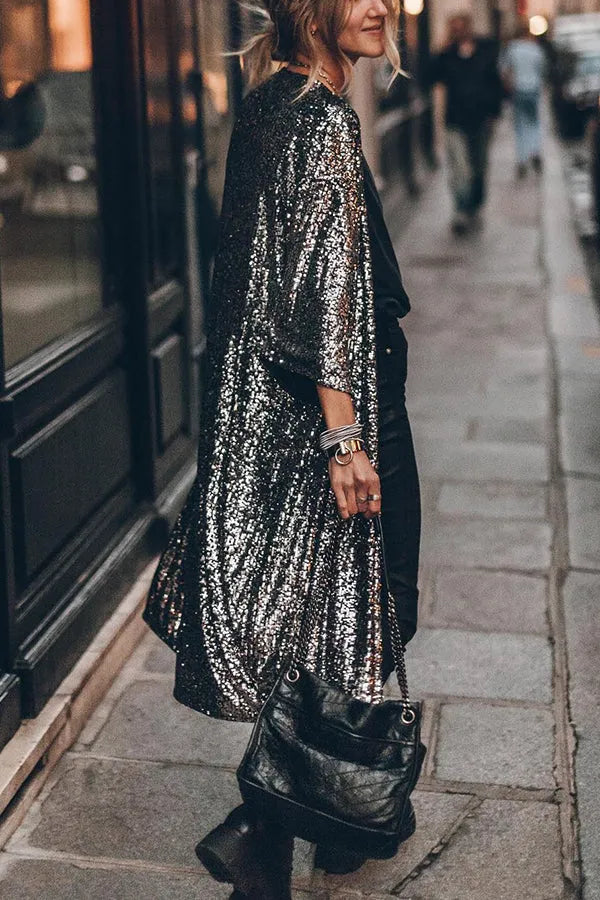 Veste kimono glamour à paillettes pour femme, parfaite pour festivités et événements chics.