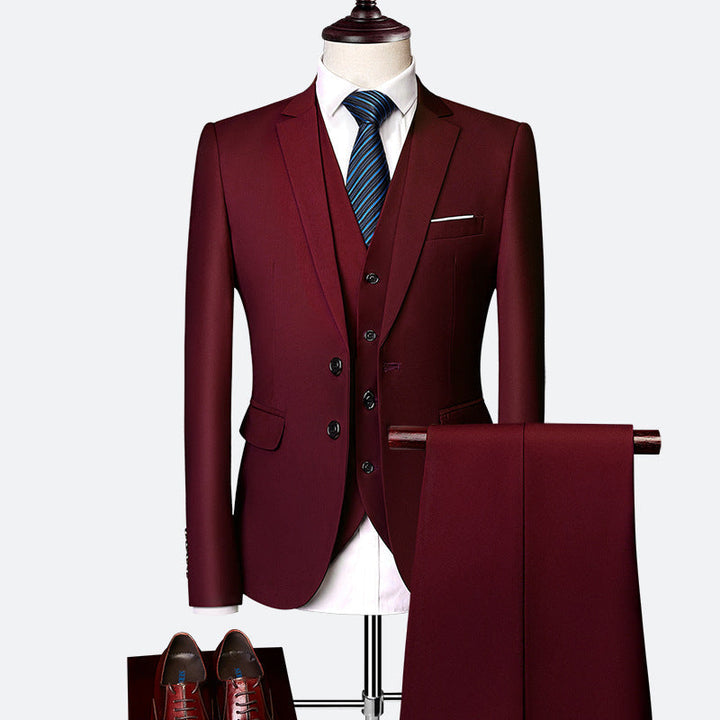 Costume homme formel 3 pièces, élégance classique. Veste, gilet et pantalon habillé pour un style raffiné.
