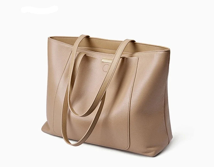 Sac à main femme en cuir beige, avec compartiments pour une organisation facile, usage quotidien.