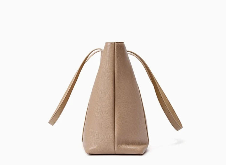 Sac en cuir beige pour femme, chic et fonctionnel, parfait pour les cours et l'organisation au quotidien.