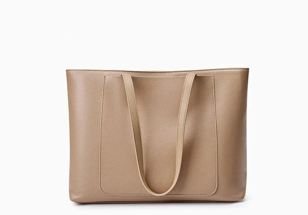 Sac à main femme en cuir gris, accessoire élégant et pratique pour la vie quotidienne et le travail.