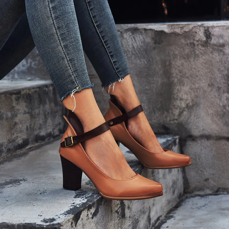 Élégantes chaussures femme à talon bloc confortable, idéales pour le quotidien et les occasions spéciales.