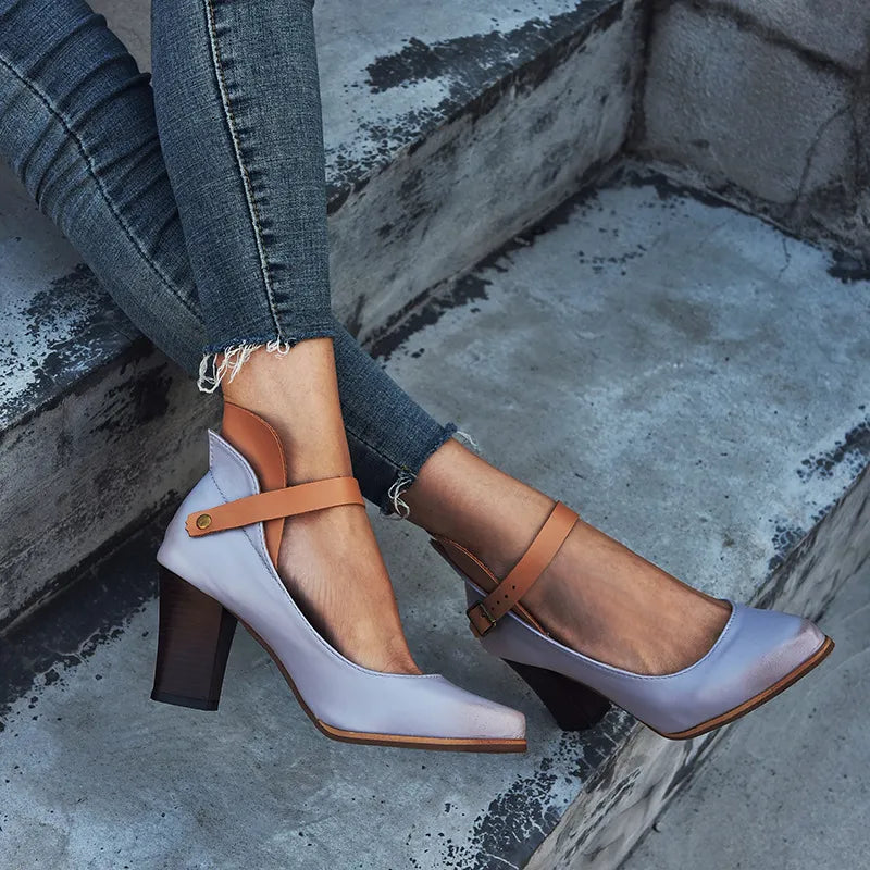 Chaussures femme polyvalentes à talon bloc, offrant élégance et soutien pour toute la journée.