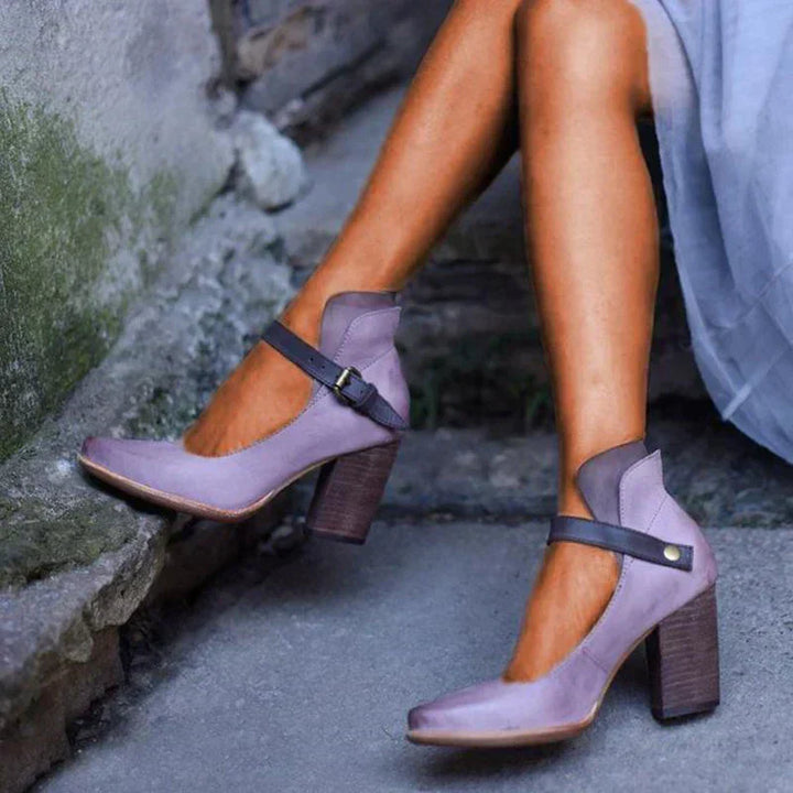 Élégantes chaussures femme à talon bloc, parfaites pour un look chic et un confort exceptionnel.