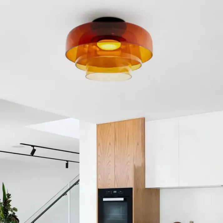 "Lampadaire de plafond en verre multicolore, style médiéval moderne, parfait pour salon élégant et chaleureux."
