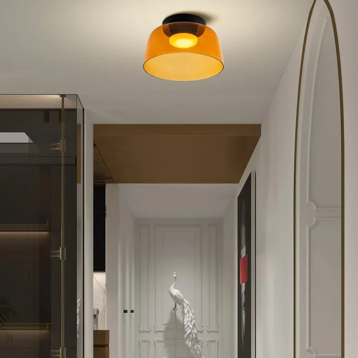 "Lampadaire de plafond en verre multicolore, style médiéval moderne, parfait pour salon élégant et chaleureux."