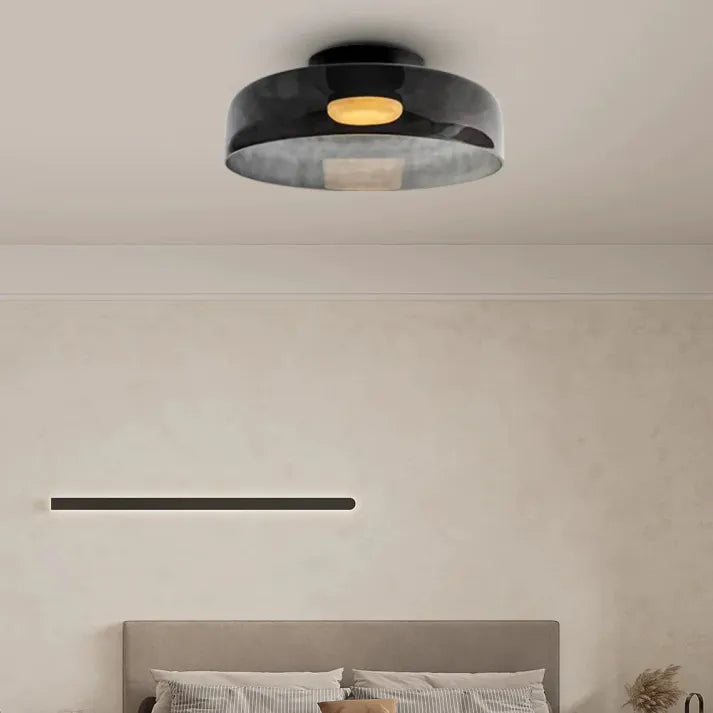 "Lampadaire de plafond en verre multicolore, style médiéval moderne, parfait pour salon élégant et chaleureux."