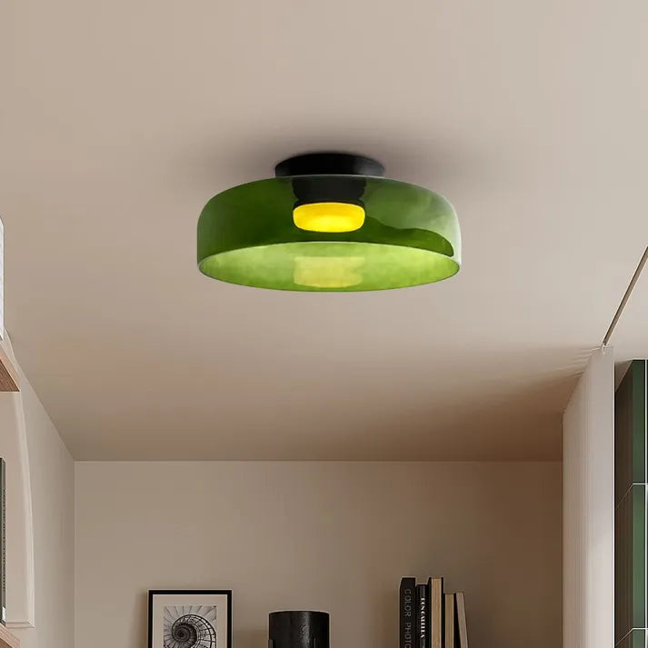 "Lampadaire de plafond en verre multicolore, style médiéval moderne, parfait pour salon élégant et chaleureux."