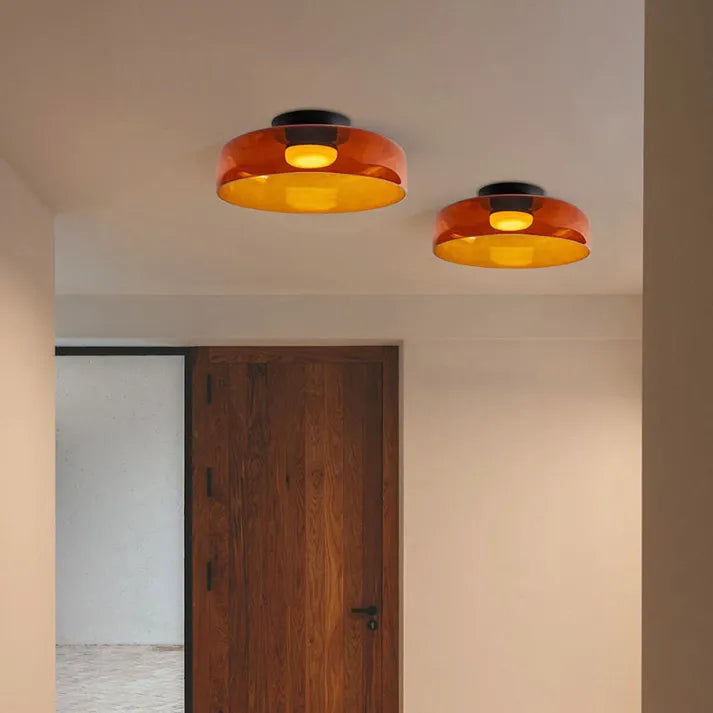 "Lampadaire de plafond en verre multicolore, style médiéval moderne, parfait pour salon élégant et chaleureux."