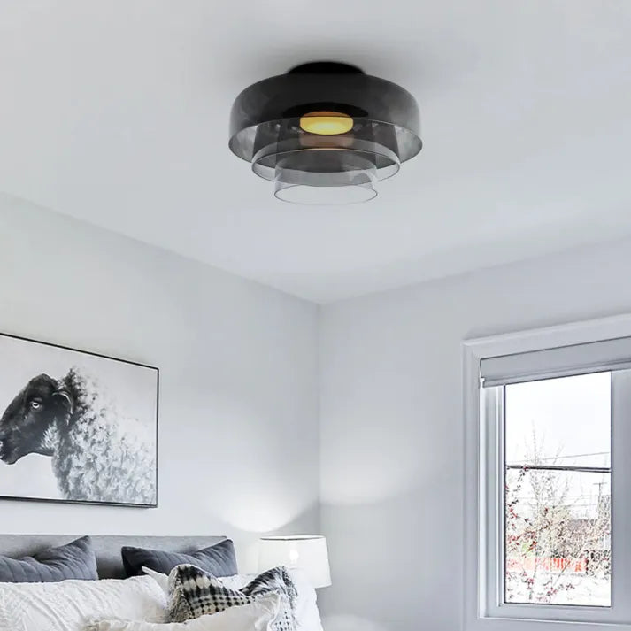 "Lampadaire de plafond en verre multicolore, style médiéval moderne, parfait pour salon élégant et chaleureux."