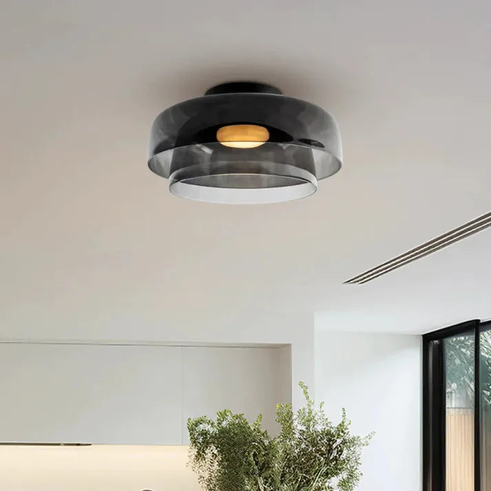 "Lampadaire de plafond en verre multicolore, style médiéval moderne, parfait pour salon élégant et chaleureux."