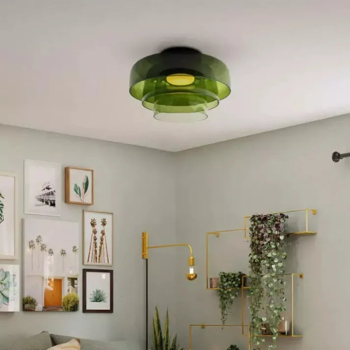 "Lampadaire de plafond en verre multicolore, style médiéval moderne, parfait pour salon élégant et chaleureux."