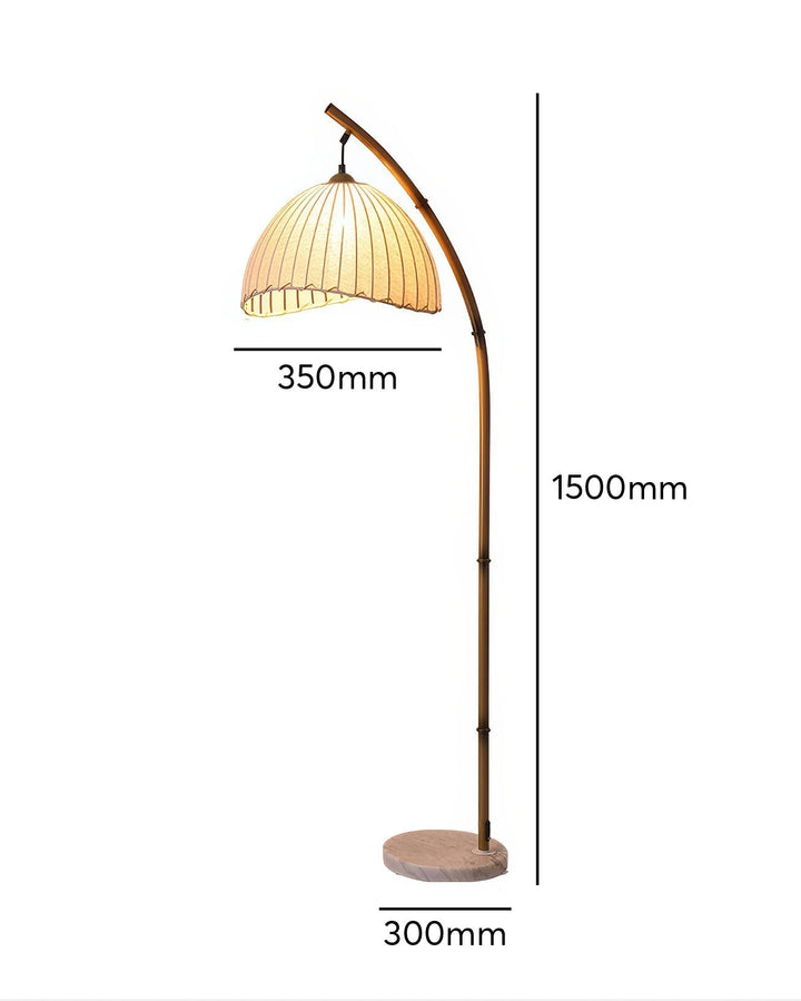 "Lampadaire en bambou avec abat-jour en tissu, lumière personnalisable, pour une ambiance zen et élégante chez soi."