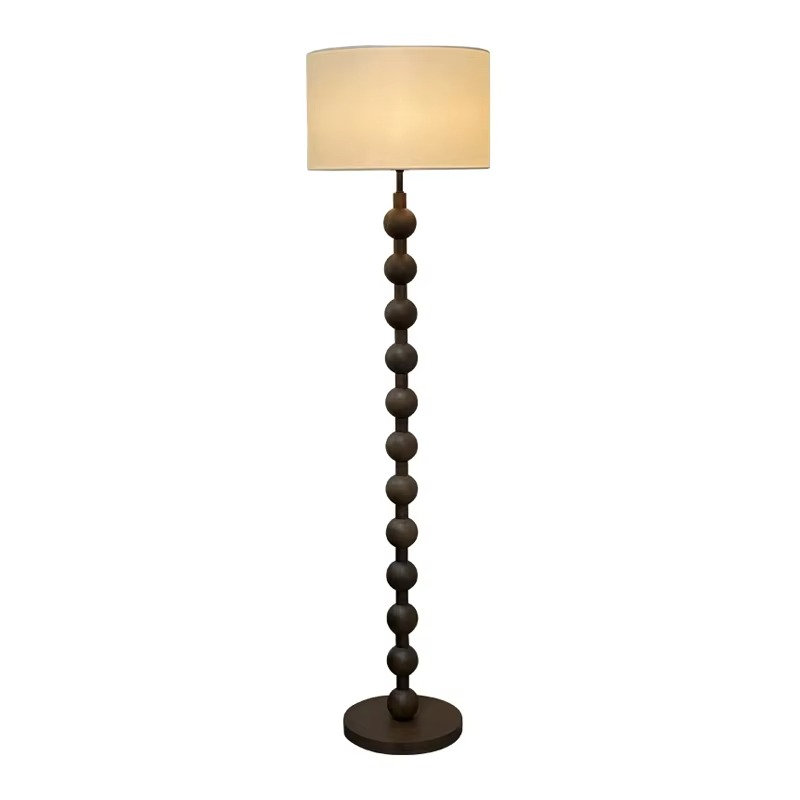 Lampadaire en bois Japandi, design épuré minimaliste, bois naturel et tissu, ambiance sereine, éclairage LED doux.
