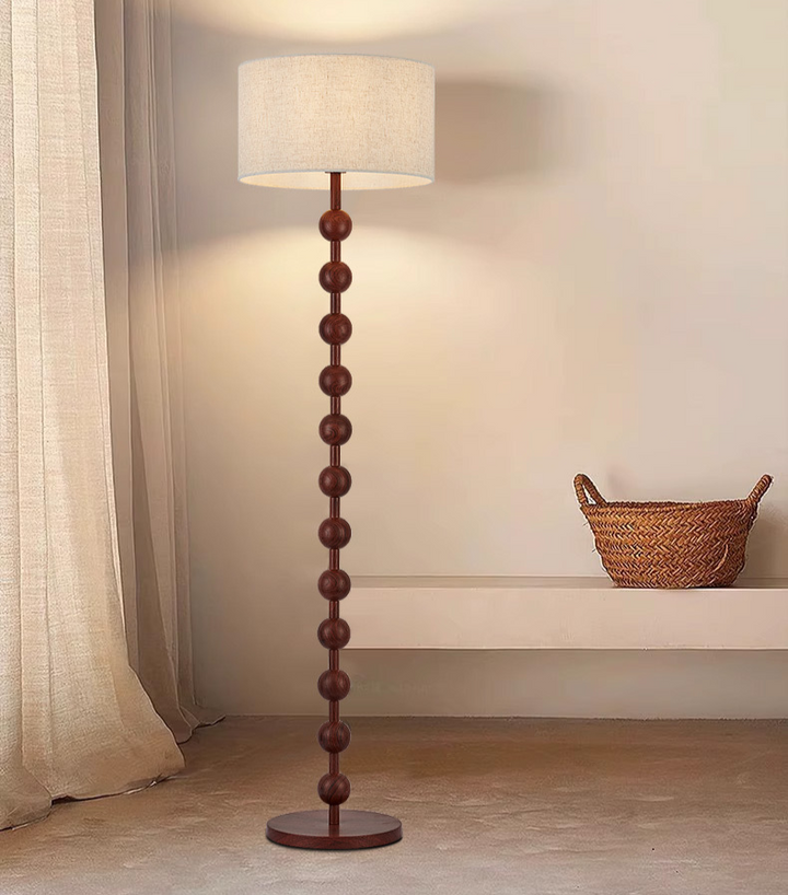 Lampadaire en bois Japandi, design épuré minimaliste, bois naturel et tissu, ambiance sereine, éclairage LED doux.